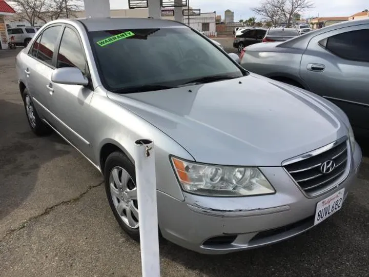 SILVER, 2010 HYUNDAI SONATA Image 2