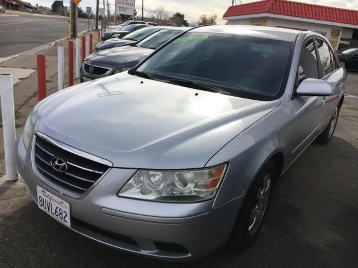 SILVER, 2010 HYUNDAI SONATA Image 1