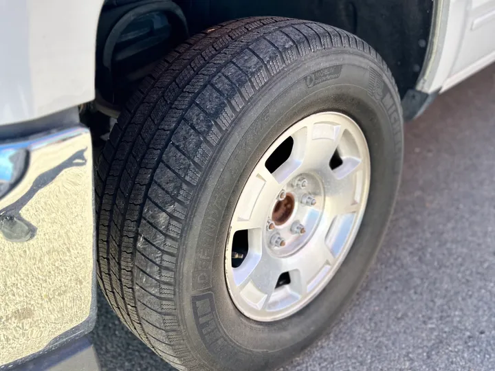 WHITE, 2018 CHEVROLET SILVERADO 1500 DOUBLE CAB Image 2