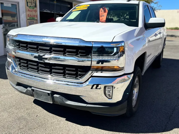 WHITE, 2018 CHEVROLET SILVERADO 1500 DOUBLE CAB Image 1