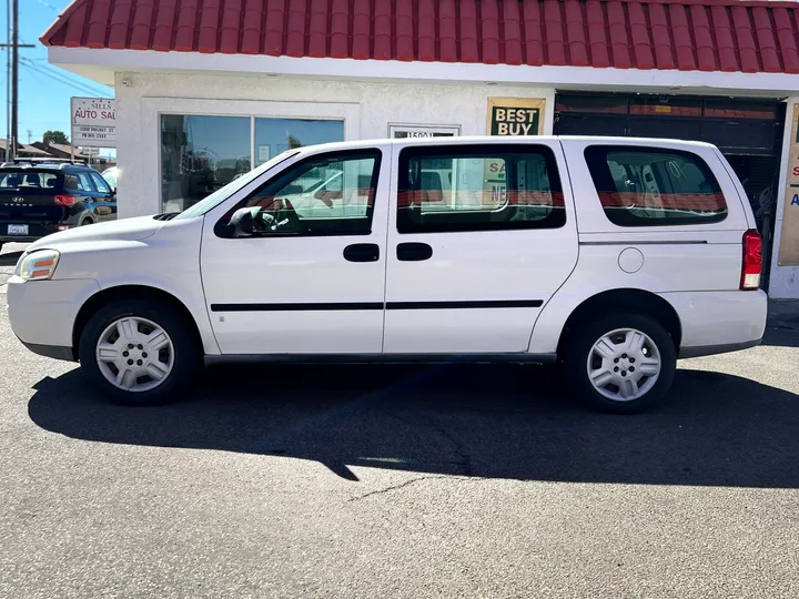 WHITE, 2007 CHEVROLET UPLANDER CARGO Image 4