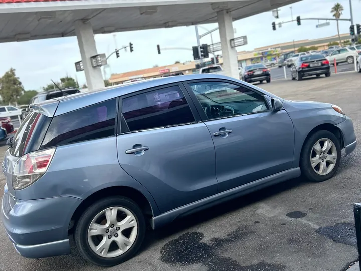 BLUE, 2005 TOYOTA MATRIX Image 8