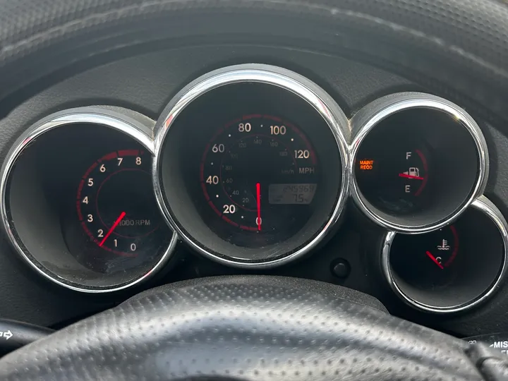 BLUE, 2005 TOYOTA MATRIX Image 18