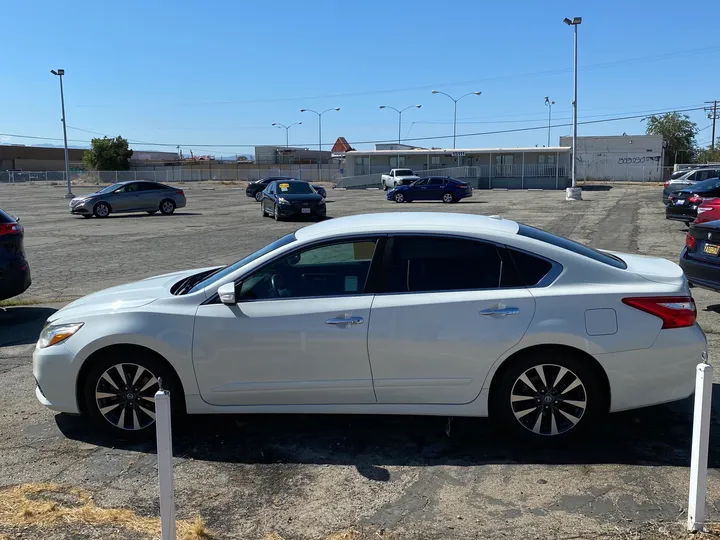 WHITE, 2016 NISSAN ALTIMA Image 5