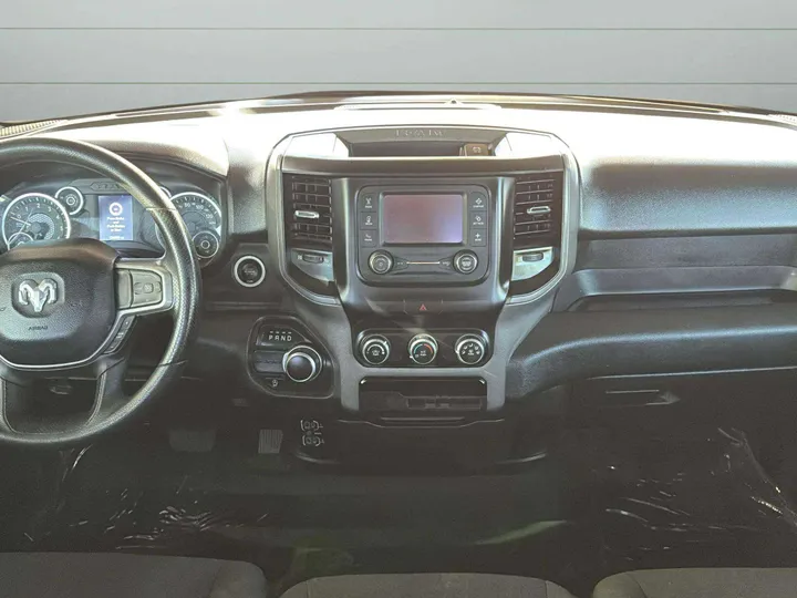 WHITE, 2022 RAM 1500 CREW CAB Image 9