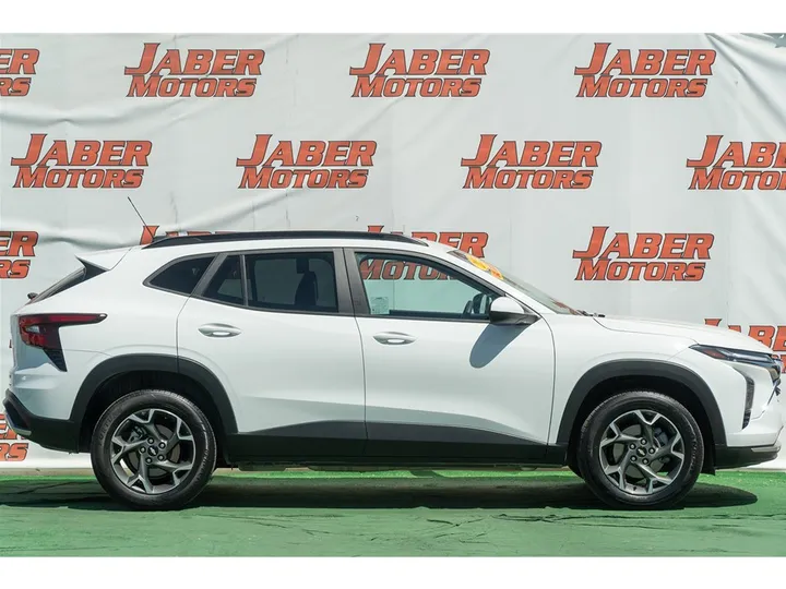 WHITE, 2024 CHEVROLET TRAX Image 29