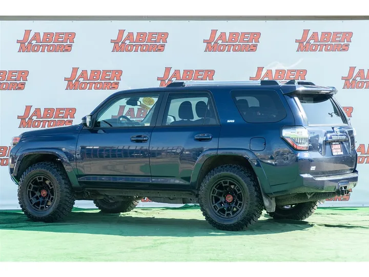 BLUE, 2022 TOYOTA 4RUNNER Image 4