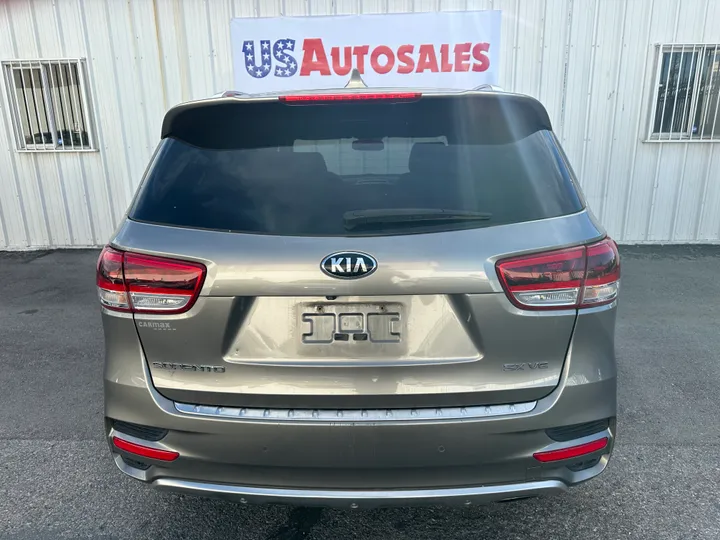 GREY, 2016 KIA SORENTO Image 4