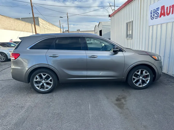 GREY, 2016 KIA SORENTO Image 7