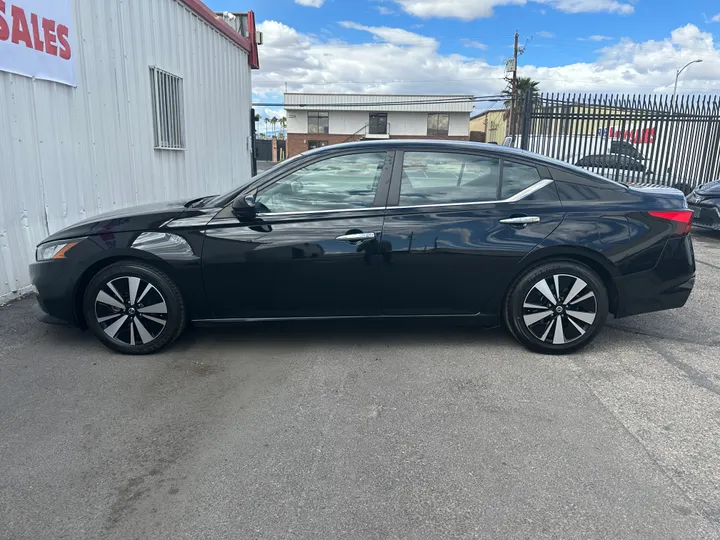 BLACK, 2021 NISSAN ALTIMA Image 7