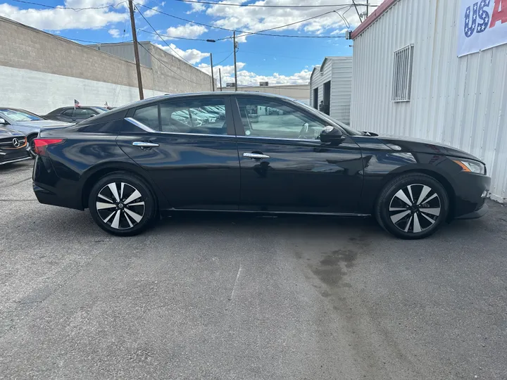 BLACK, 2021 NISSAN ALTIMA Image 8