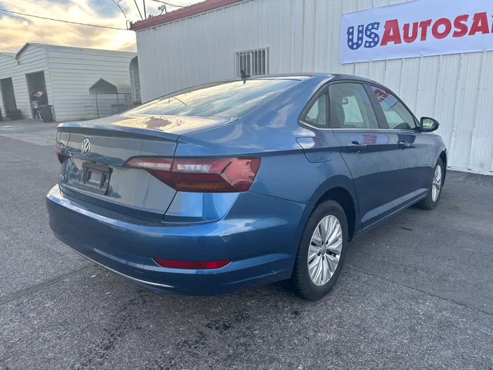 BLUE, 2019 VOLKSWAGEN JETTA Image 5