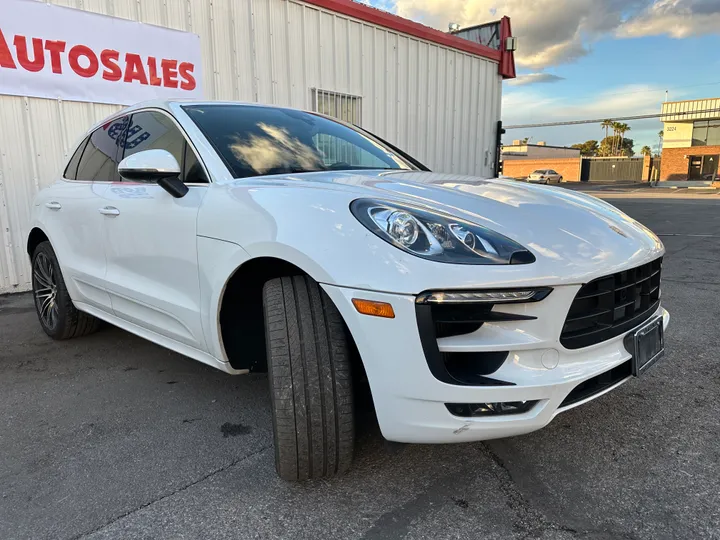 WHITE, 2017 PORSCHE MACAN Image 3