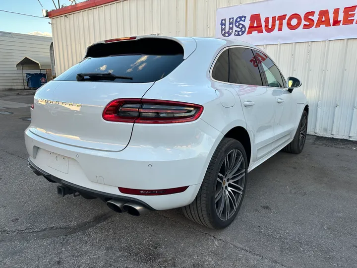 WHITE, 2017 PORSCHE MACAN Image 5