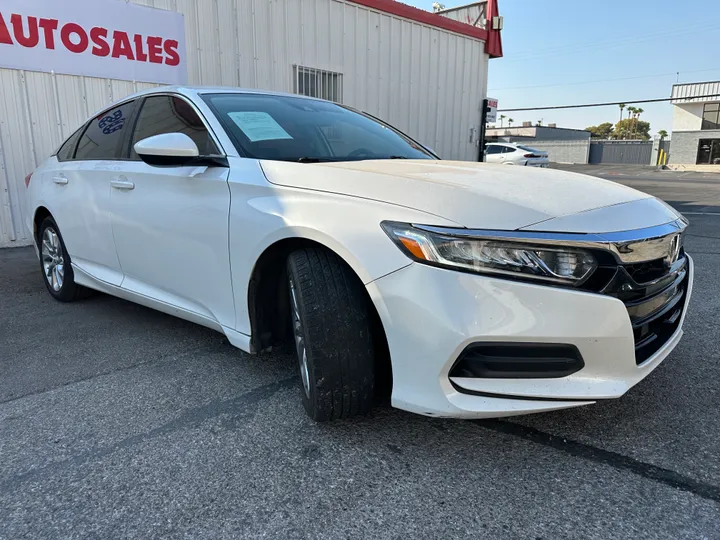 WHITE, 2018 HONDA ACCORD Image 3