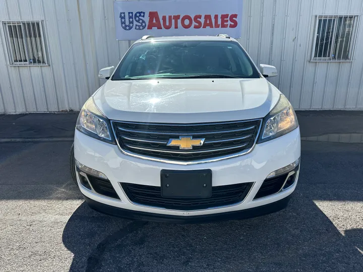 WHITE, 2017 CHEVROLET TRAVERSE Image 2