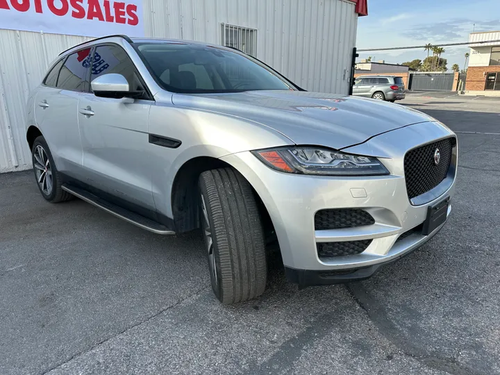 SILVER, 2017 JAGUAR F-PACE Image 3