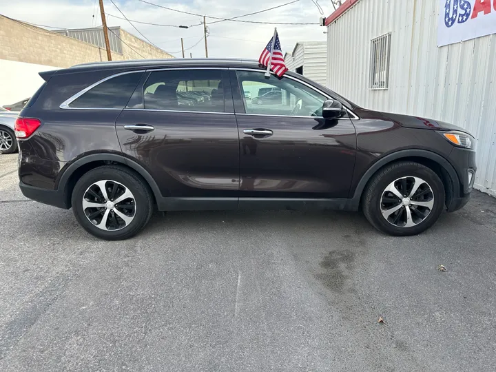 BROWN, 2018 KIA SORENTO Image 4