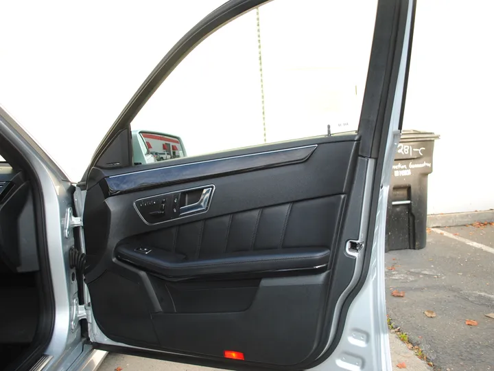 SILVER, 2010 MERCEDES-BENZ E-CLASS Image 23