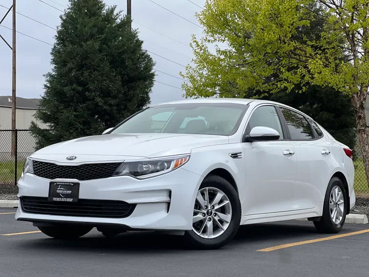 WHITE, 2017 KIA OPTIMA Image 8