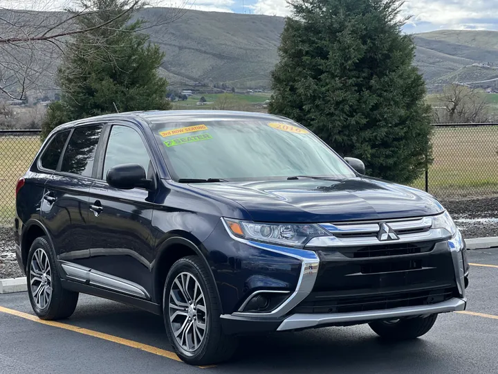 BLUE, 2016 MITSUBISHI OUTLANDER Image 4