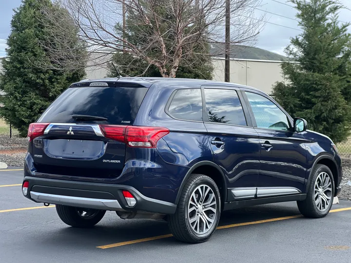 BLUE, 2016 MITSUBISHI OUTLANDER Image 5