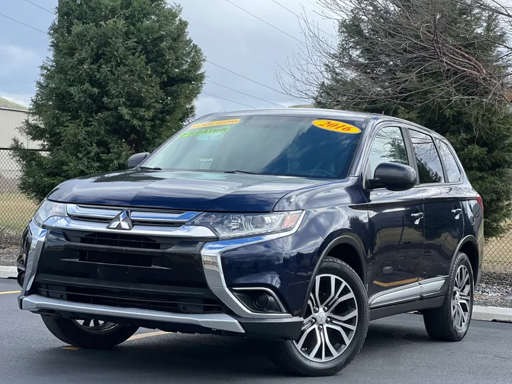 BLUE, 2016 MITSUBISHI OUTLANDER Image 8