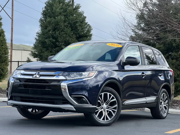 BLUE, 2016 MITSUBISHI OUTLANDER Image 9