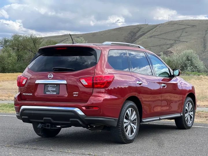 RED, 2017 NISSAN PATHFINDER Image 7