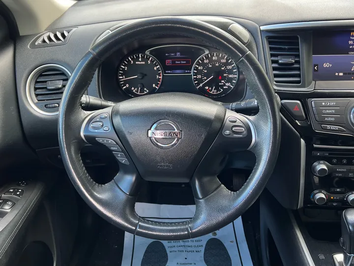 RED, 2017 NISSAN PATHFINDER Image 25