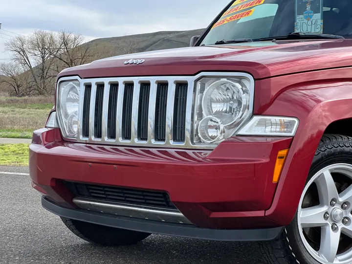 BURGUNDY, 2012 JEEP LIBERTY Image 2