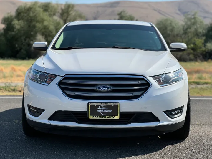 WHITE, 2016 FORD TAURUS Image 3