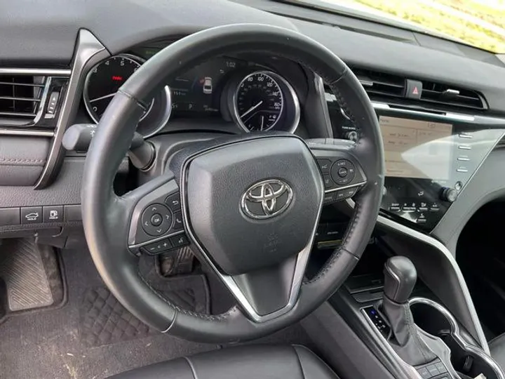 BLACK, 2020 TOYOTA CAMRY Image 8