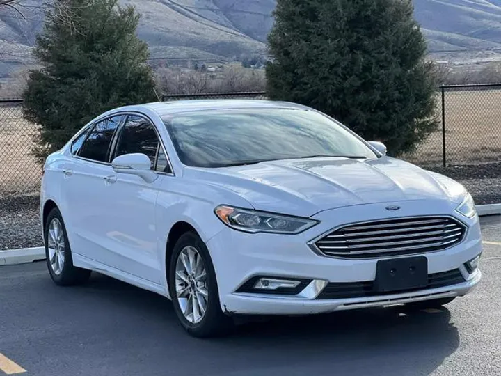 WHITE, 2017 FORD FUSION Image 4