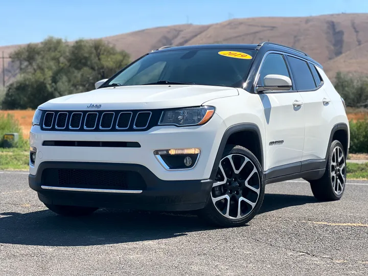 WHITE, 2019 JEEP COMPASS Image 10