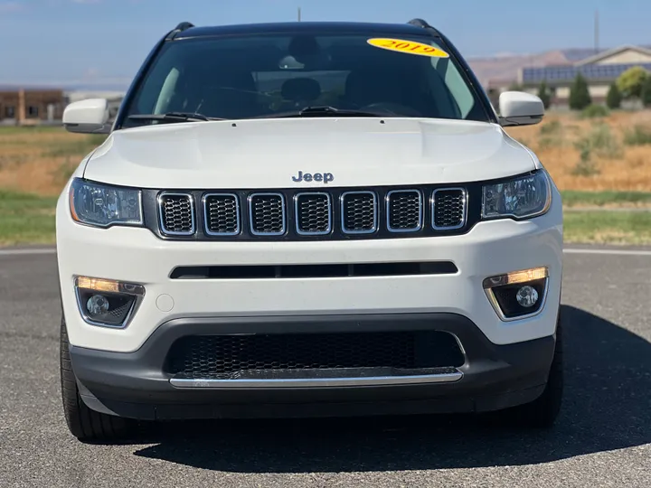 WHITE, 2019 JEEP COMPASS Image 2