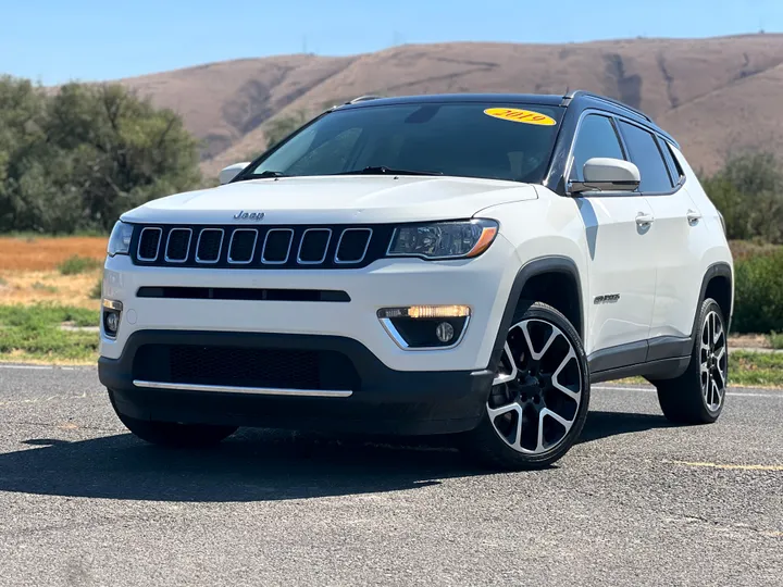 WHITE, 2019 JEEP COMPASS Image 8