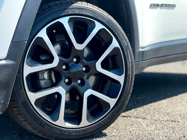 WHITE, 2019 JEEP COMPASS Image 11