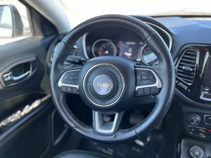 WHITE, 2019 JEEP COMPASS Image 16