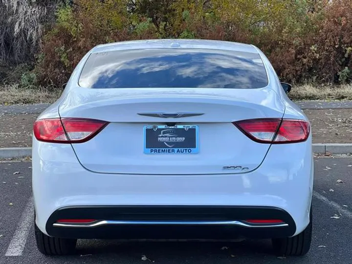 WHITE, 2015 CHRYSLER 200 Image 5