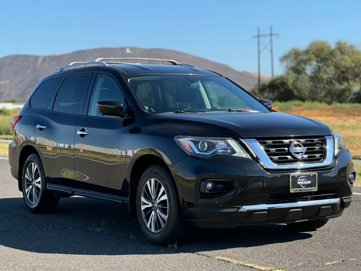 BLACK, 2017 NISSAN PATHFINDER Image 3