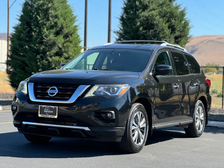 BLACK, 2017 NISSAN PATHFINDER Image 7