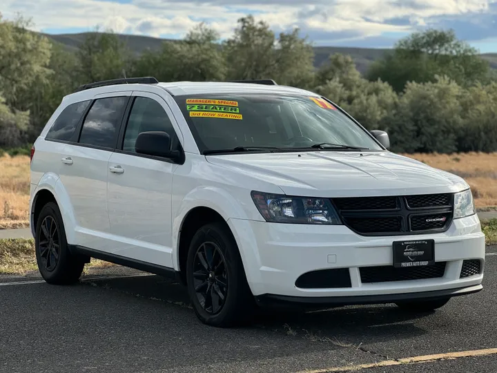 WHITE, 2017 DODGE JOURNEY Image 4