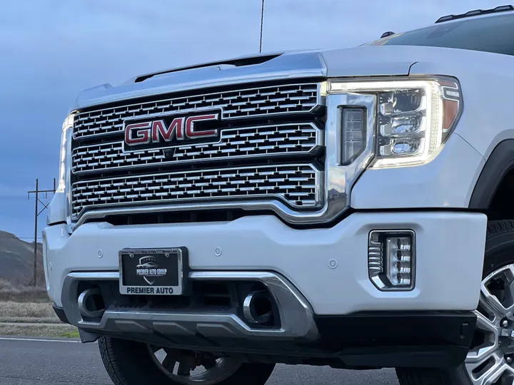 WHITE, 2021 GMC SIERRA 3500 HD CREW CAB Image 2