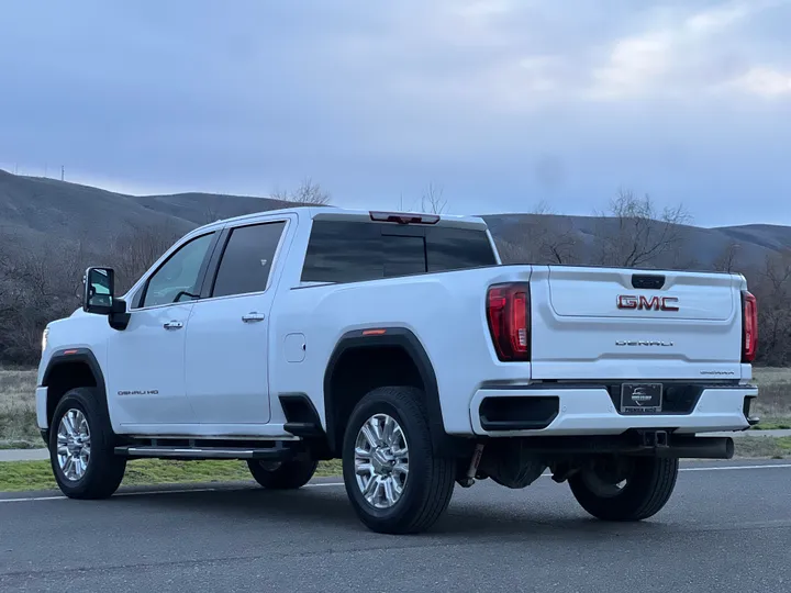 WHITE, 2021 GMC SIERRA 3500 HD CREW CAB Image 5