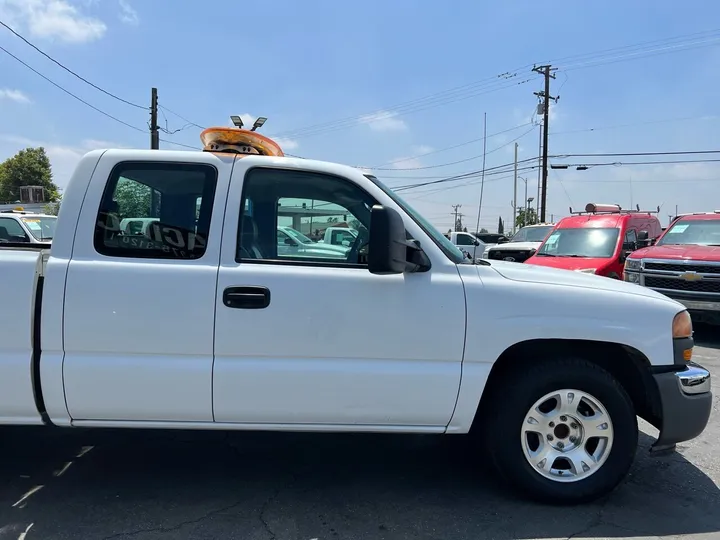 White, 2006 GMC Sierra 1500 Image 6