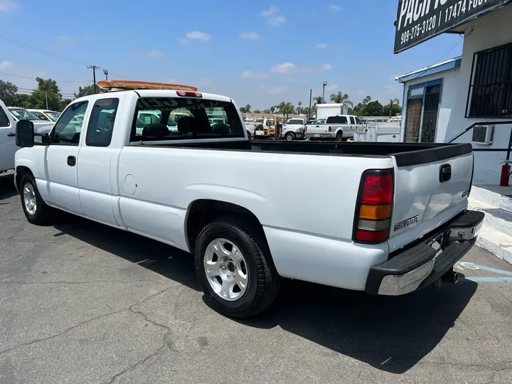 White, 2006 GMC Sierra 1500 Image 17