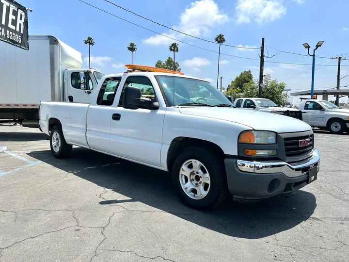 White, 2006 GMC Sierra 1500 Image 3