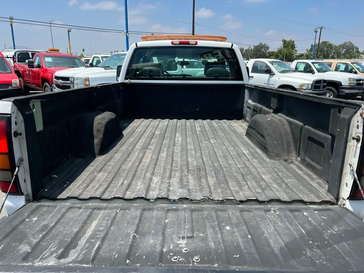 White, 2006 GMC Sierra 1500 Image 16