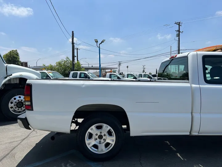 White, 2006 GMC Sierra 1500 Image 12